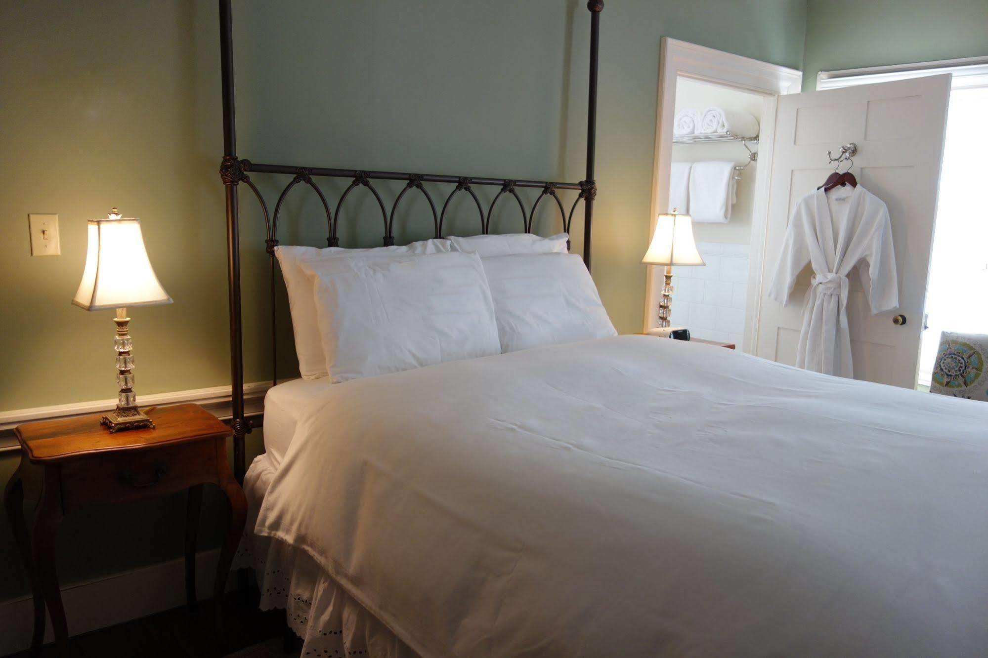 Inn at Glencairn Princeton Bagian luar foto