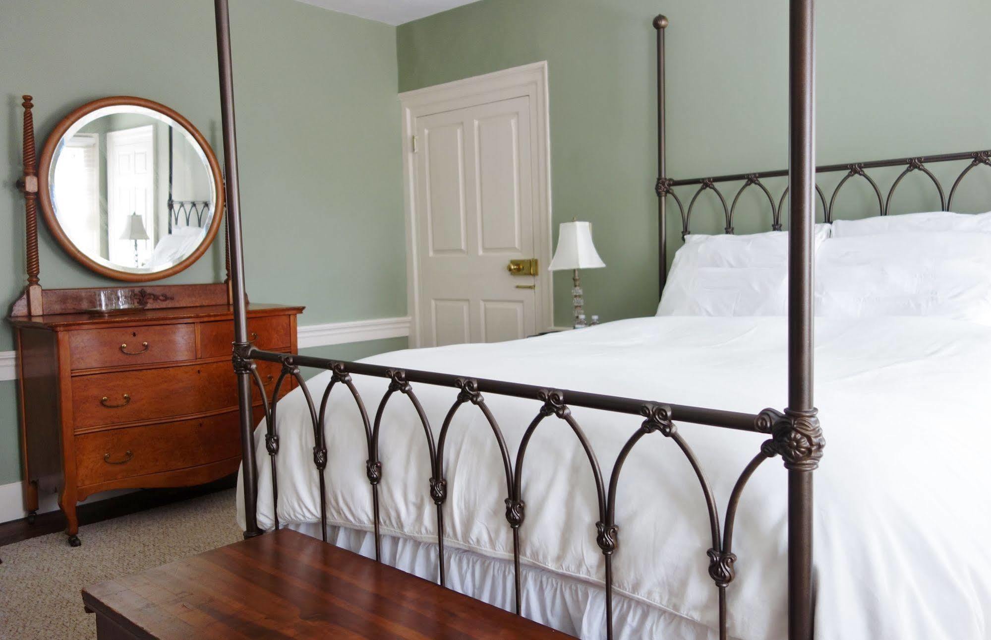 Inn at Glencairn Princeton Bagian luar foto